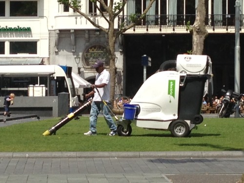 vacuming Rembrandtplein.jpg